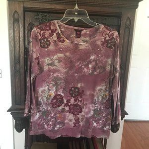 A/C: RED BURGUNDY FLOWERED 3/4 SLEEVE  T-SHIRT SIZE M